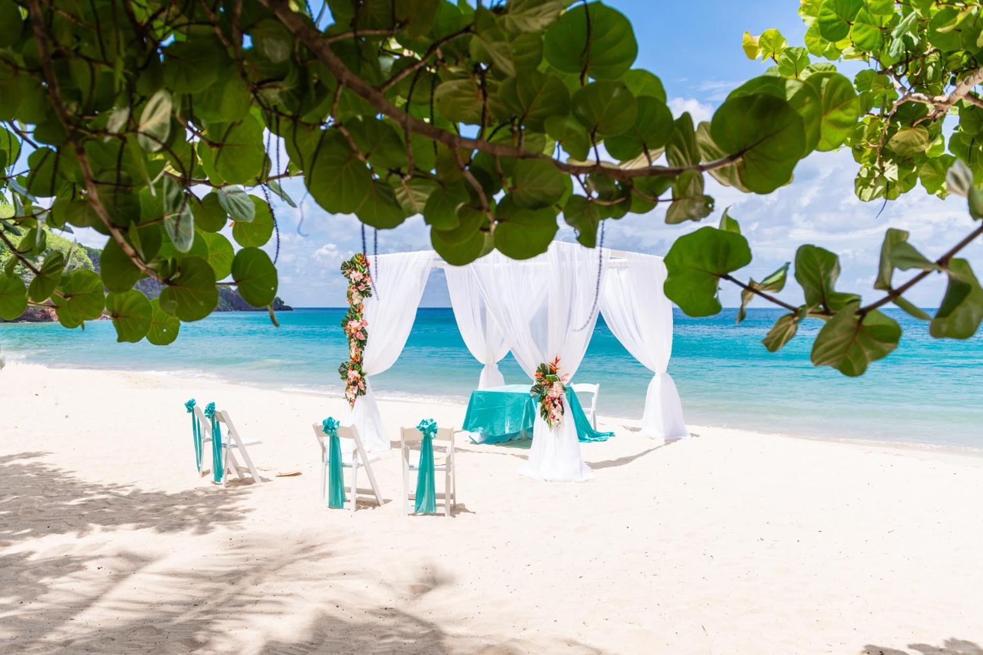 Mount Cinnamon Resort & Beach Club St. George's Екстер'єр фото